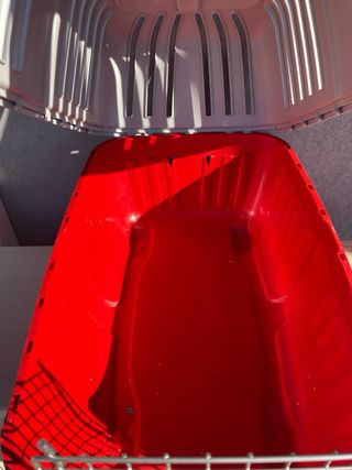 Transportín perro gris y rojo