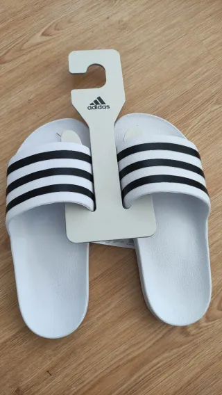 Chanclas Adidas Talla 38 Blancas y Negras