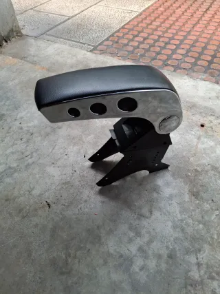 Reposabrazos universal coche