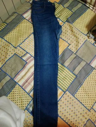 Pantalón vaquero oscuro talla 32