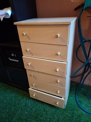 Estantería de madera y cajonera