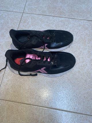 Zapatillas Saucony Negras y Rosas