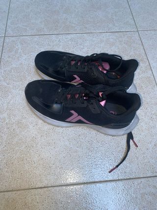 Zapatillas Saucony Negras y Rosas