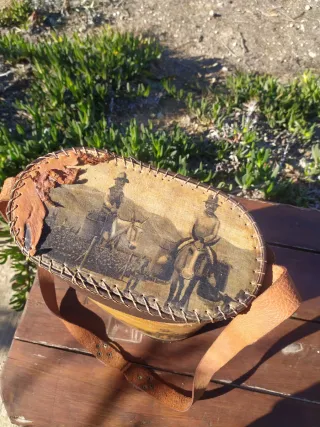 Matera de cuero con grabado