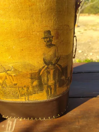 Matera de cuero con grabado