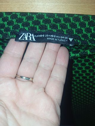 Minifalda Zara Verde y Negra Talla S