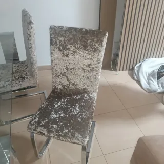 Mesa de cristal con 4 sillas