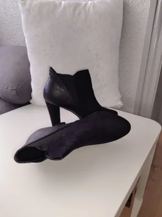 Botines piel ante negro talla 39
