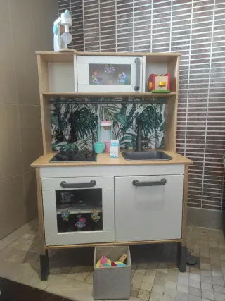 Cocinita de madera Ikea para niños