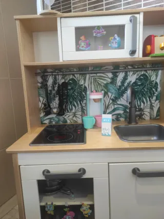 Cocinita de madera Ikea para niños