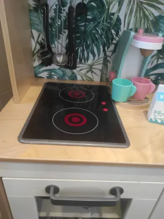 Cocinita de madera Ikea para niños