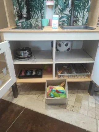 Cocinita de madera Ikea para niños