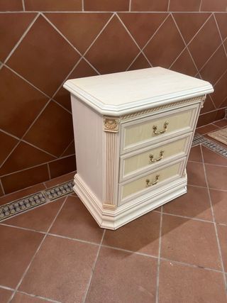 Mesita de noche madera dorada y blanca