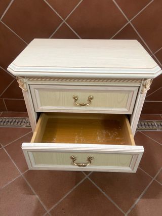 Mesita de noche madera dorada y blanca