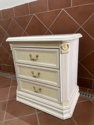 Mesita de noche madera dorada y blanca