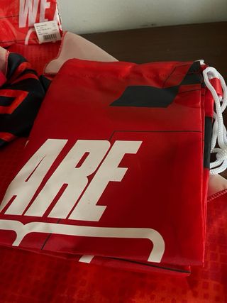 Gorra firmada Marc Marquez y merchandising