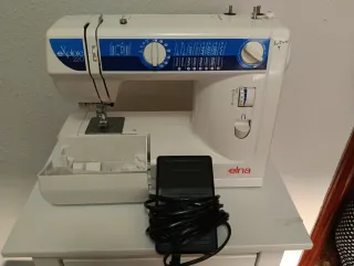 Máquina de Coser Elna eXplore 220