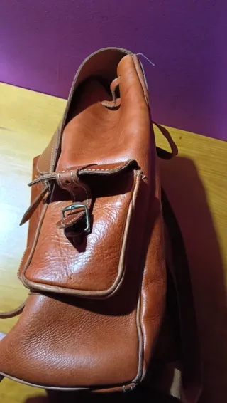 Mochila de cuero marrón