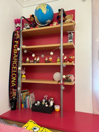 Cama individual con escritorio y estantería