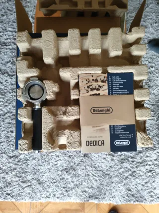 Cafetera DeLonghi Dedica Style prácticamente nueva
