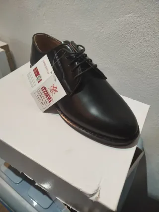 Zapatos de vestir Itzzi negros