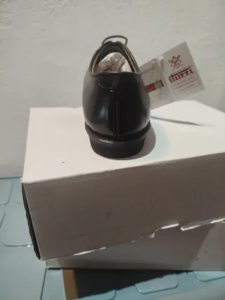 Zapatos de vestir Itzzi negros