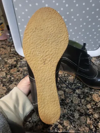 Botín de piel negra Topper con cordones