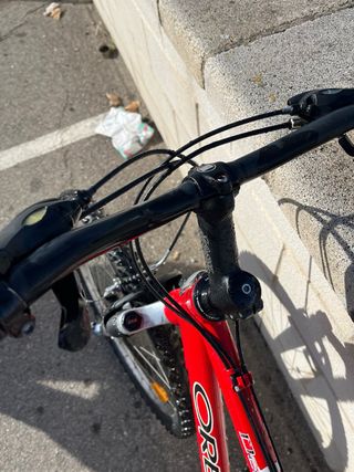 Bicicleta Orbea Roja y negra