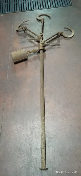 Báscula antigua de gancho