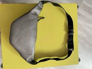 Riñonera Tommy Hilfiger plateada