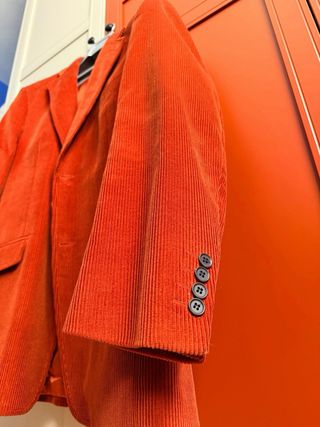 Americana pana naranja hombre