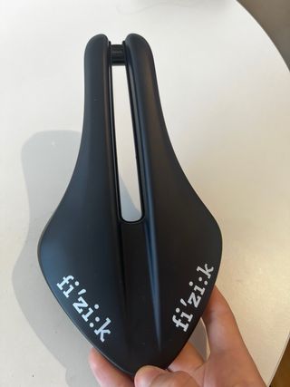 Sillín Fizik Transiro TT Carbon 135mm contrarreloj