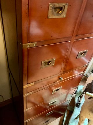 Sinfonier estilo Campaign en madera maciza