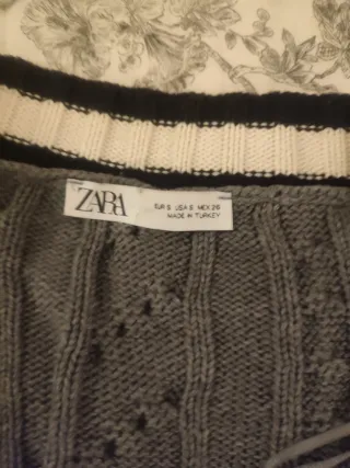 Chaqueta Zara Gris y Blanca Trenzada