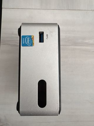 Mini PC Negro no cuenta con ningun cable