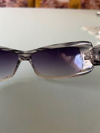 Gafas de sol Gucci grises y negras