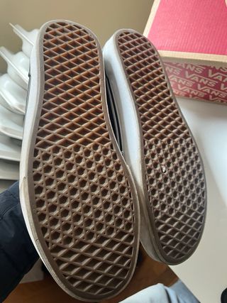 Zapatillas Vans Negras y Blancas