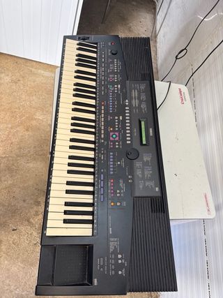 Teclado Yamaha PSR-1700