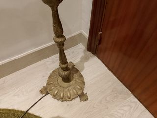 Lámpara de pie de bronce