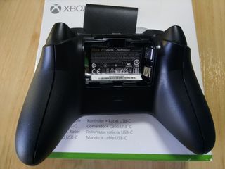 Mando Xbox Series X + Cable USB-C