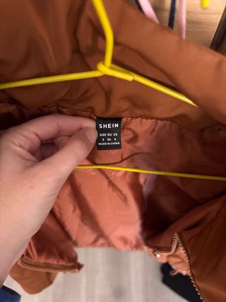 Chaleco acolchado marrón sin mangas