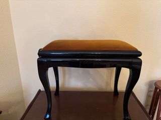Sgabello da pianoforte nero e arancione