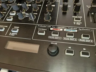 Roland System 8 Sintetizador