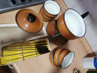 Set fonduta marrone e bianco