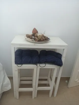 Mesa alta y 2 taburetes cocina