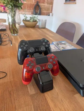 PS4 Slim 500GB + 2 Mandos + 3 Juegos