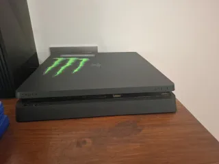 PS4 (PlayStation 4) Negra + 3 Juegos