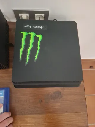 PS4 (PlayStation 4) Negra + 3 Juegos