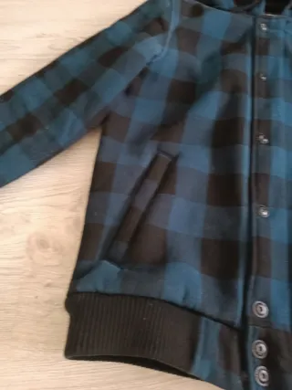 Cazadora cuadros azul y negra con capucha