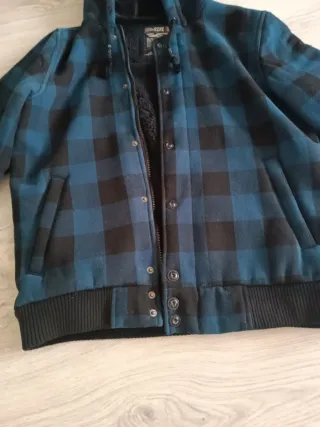 Cazadora cuadros azul y negra con capucha